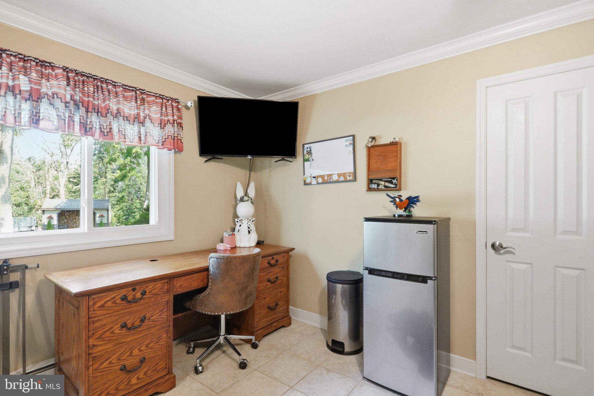 686 Bowman Road Chambersburg, PA 17202 - Photo 56 of 107 In-Law Suite Living Room