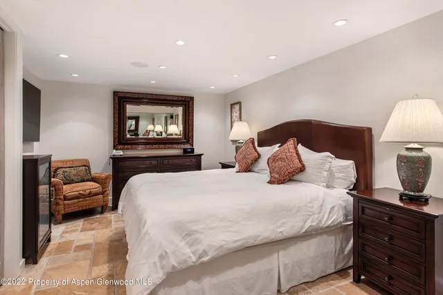 a view of a workspace with furniture