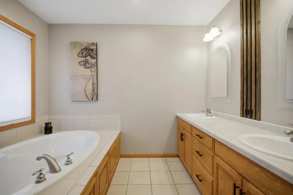 $450,000 | 1710 16th Street Southwest, Austin, MN 55912