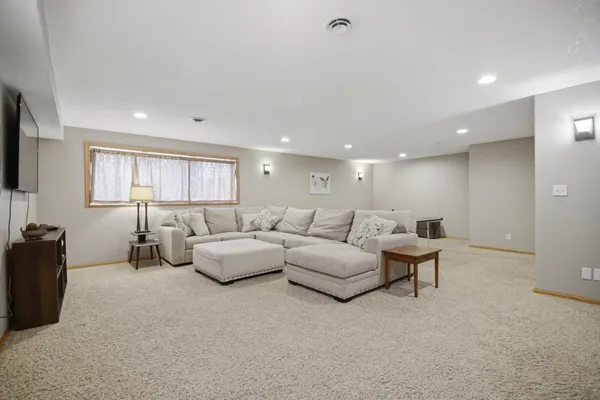 $450,000 | 1710 16th Street Southwest, Austin, MN 55912