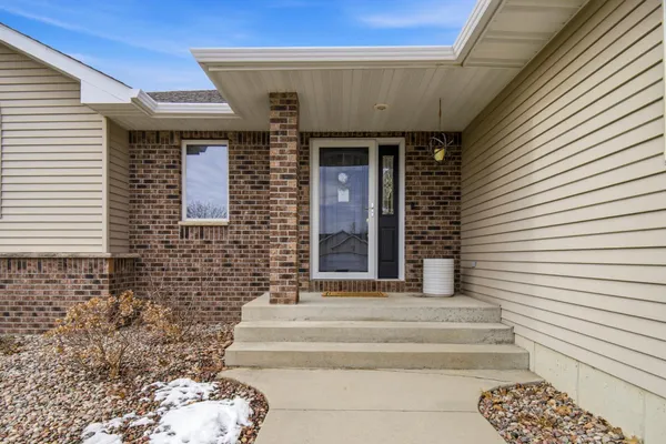 $450,000 | 1710 16th Street Southwest, Austin, MN 55912