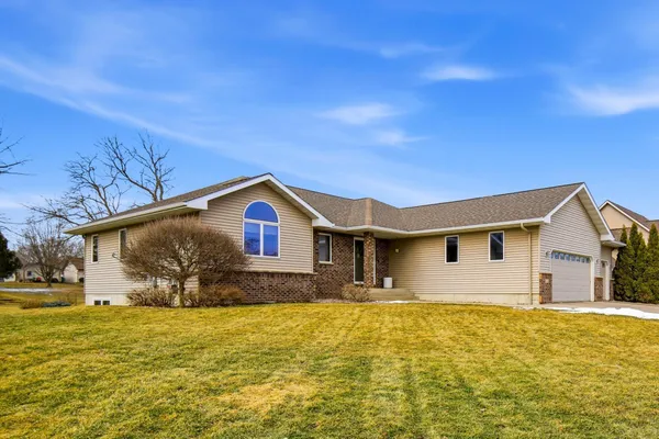 $450,000 | 1710 16th Street Southwest, Austin, MN 55912