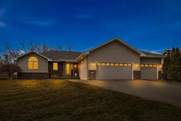 $450,000 | 1710 16th Street Southwest, Austin, MN 55912