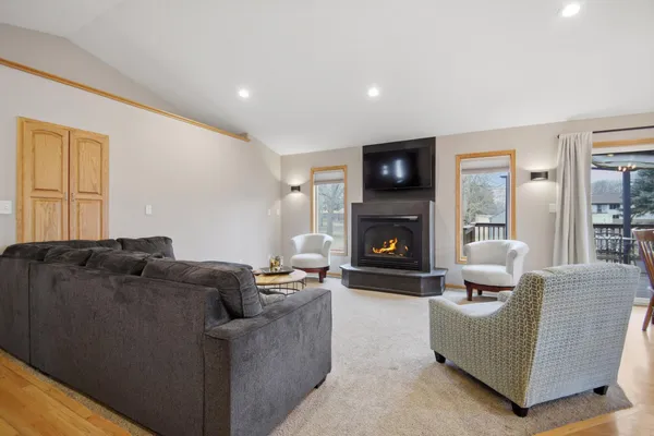 $450,000 | 1710 16th Street Southwest, Austin, MN 55912
