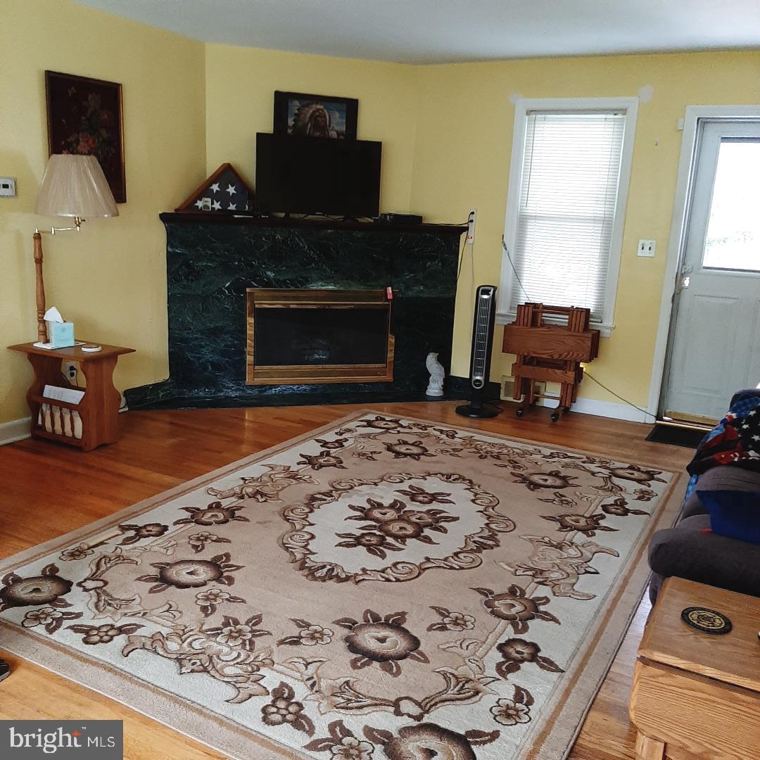 519 Sutherland Road Ewing, NJ 08618 - Photo 4 of 19 Gallery Image 4