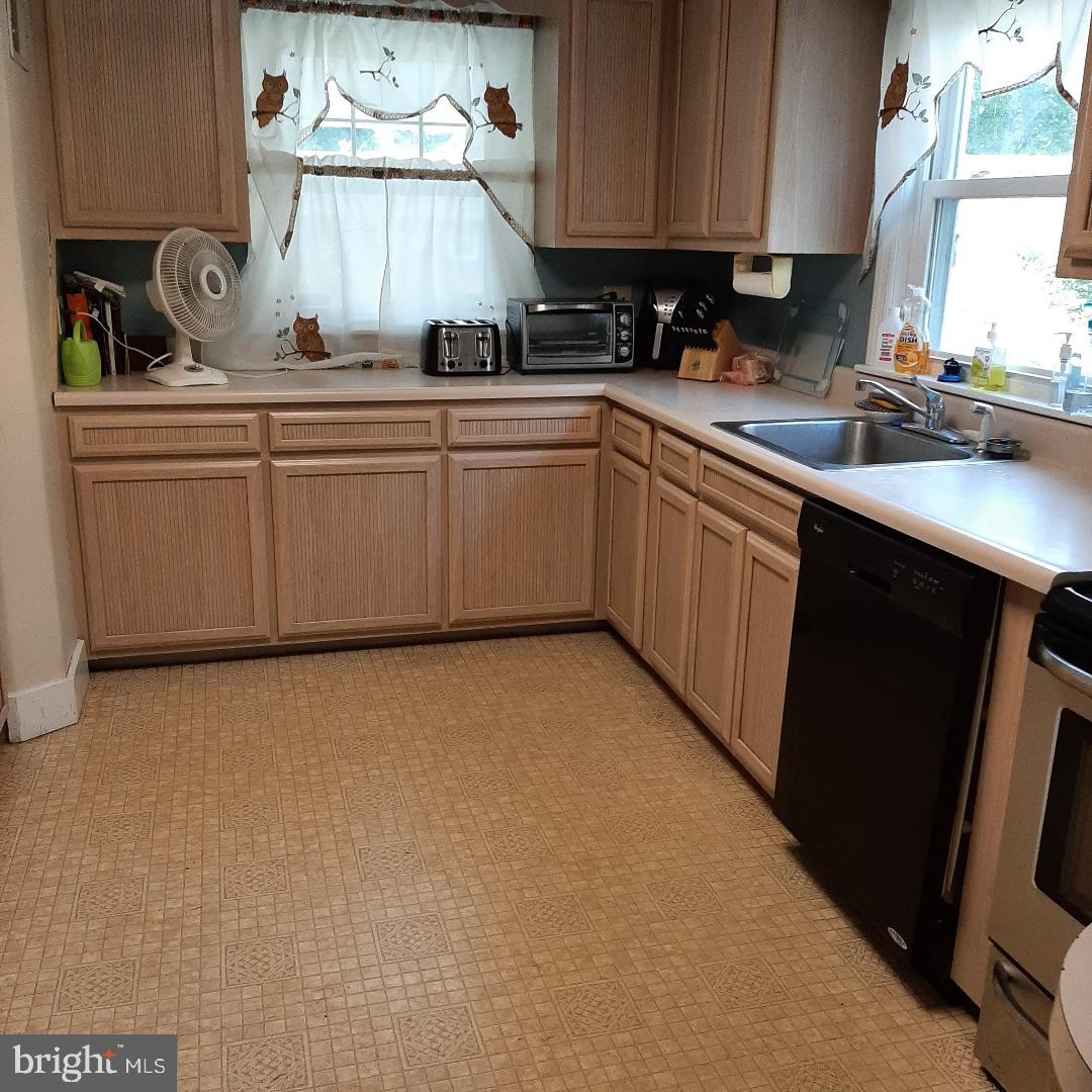 519 Sutherland Road Ewing, NJ 08618 - Photo 7 of 19 Gallery Image 7
