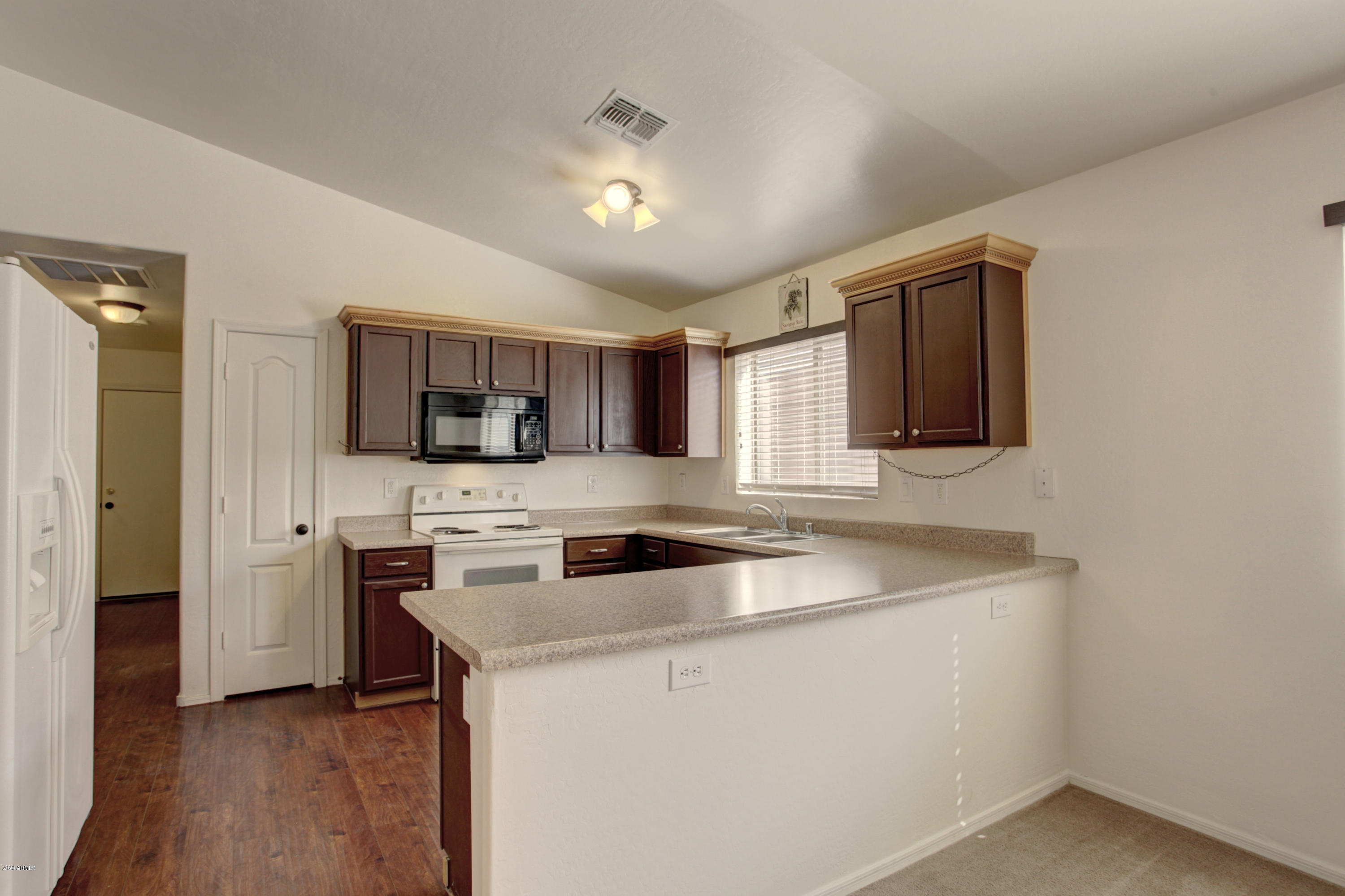 44009 West Magnolia Road Maricopa, AZ 85138 - Photo 8 of 30 Kitchen