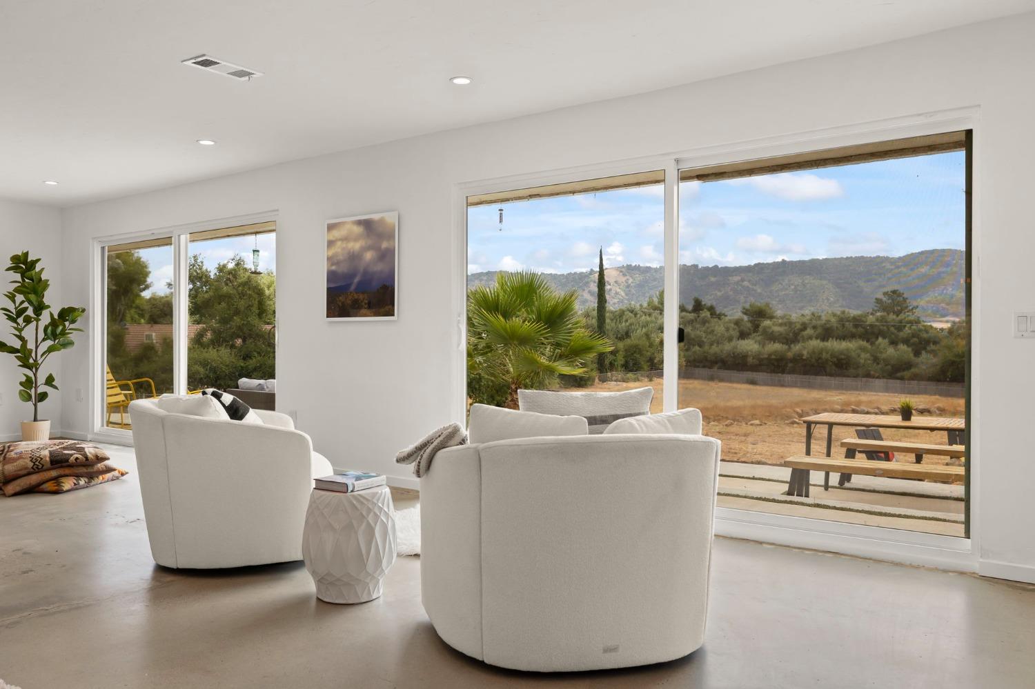 12810 Treeranch Road Ojai, CA 93023 - Photo 11 of 47 Gallery Image 11