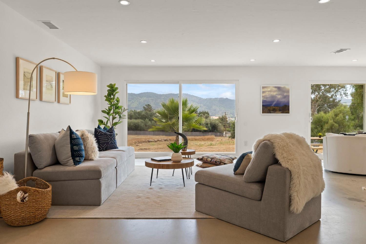 12810 Treeranch Road Ojai, CA 93023 - Photo 4 of 47 Gallery Image 4