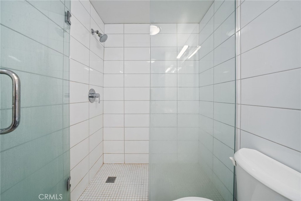 375 Atlantic Avenue, Unit 201 Long Beach, CA 90802 - Photo 20 of 21 a bathroom with a shower