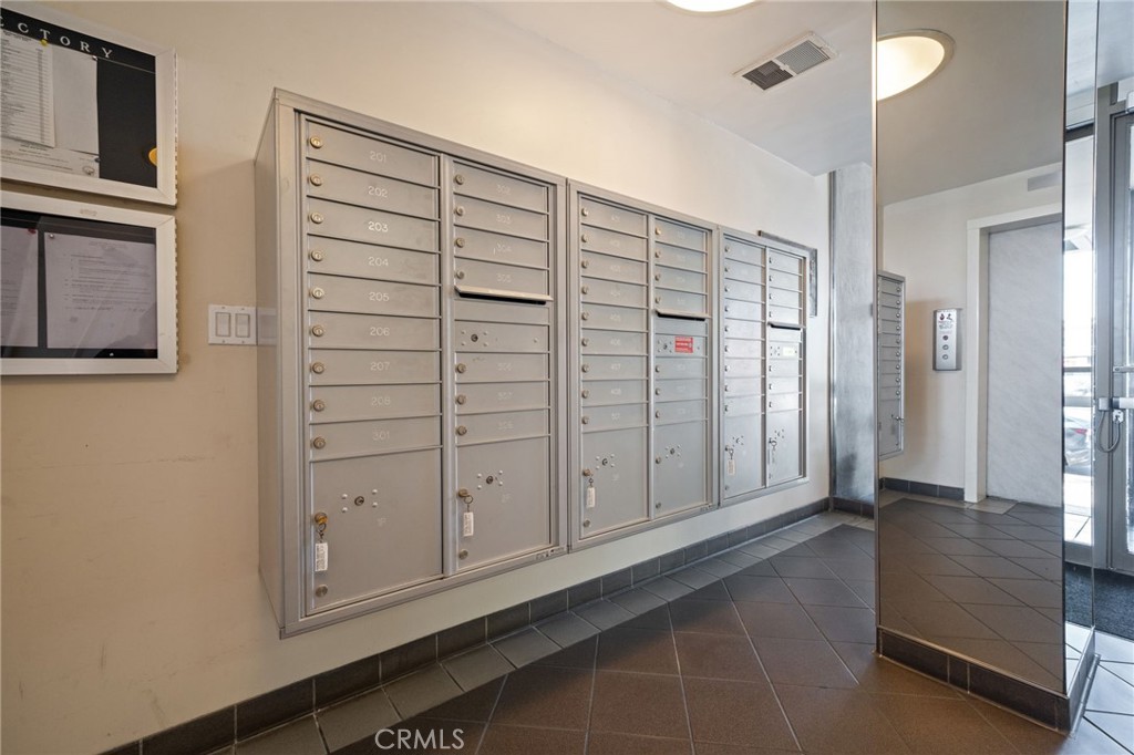 375 Atlantic Avenue, Unit 201 Long Beach, CA 90802 - Photo 7 of 21 a view of front door