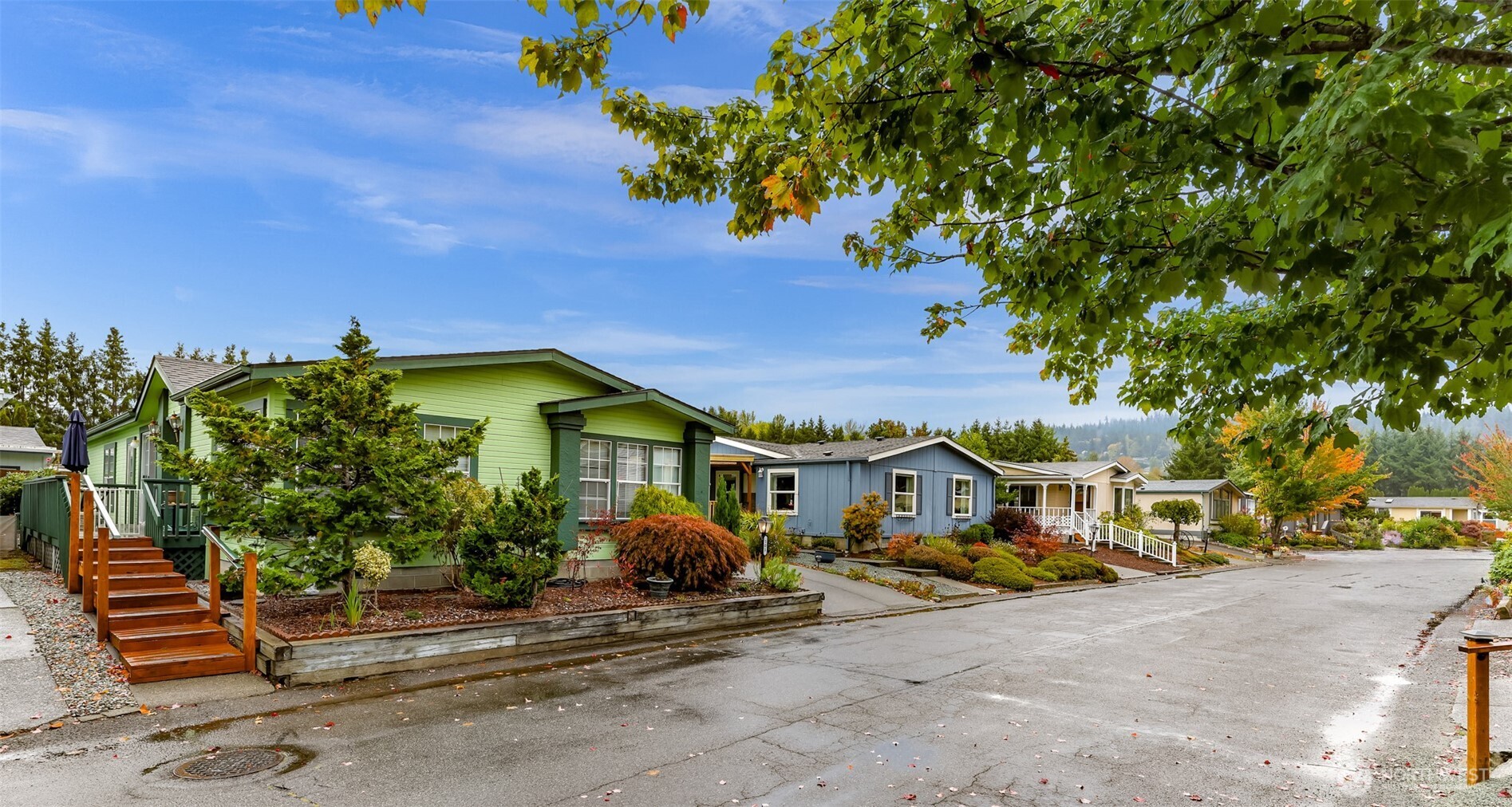 2015 24th Street, Unit 101 Bellingham, WA 98225 - Photo 2 of 40 a view of a street with houses