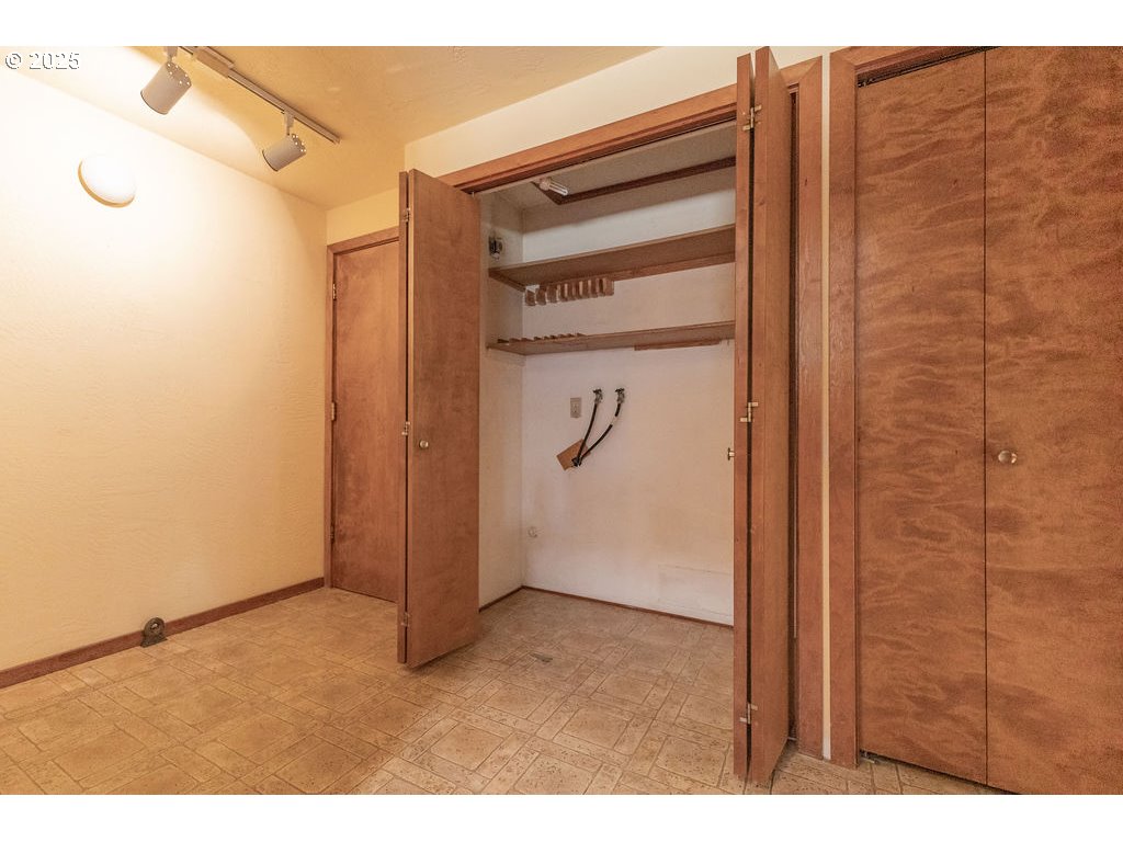 2116 Sally Way Eugene, OR 97401 - Photo 20 of 39 a view of empty room