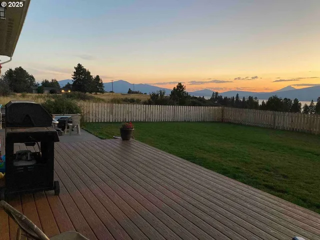 a view of a backyard with green space