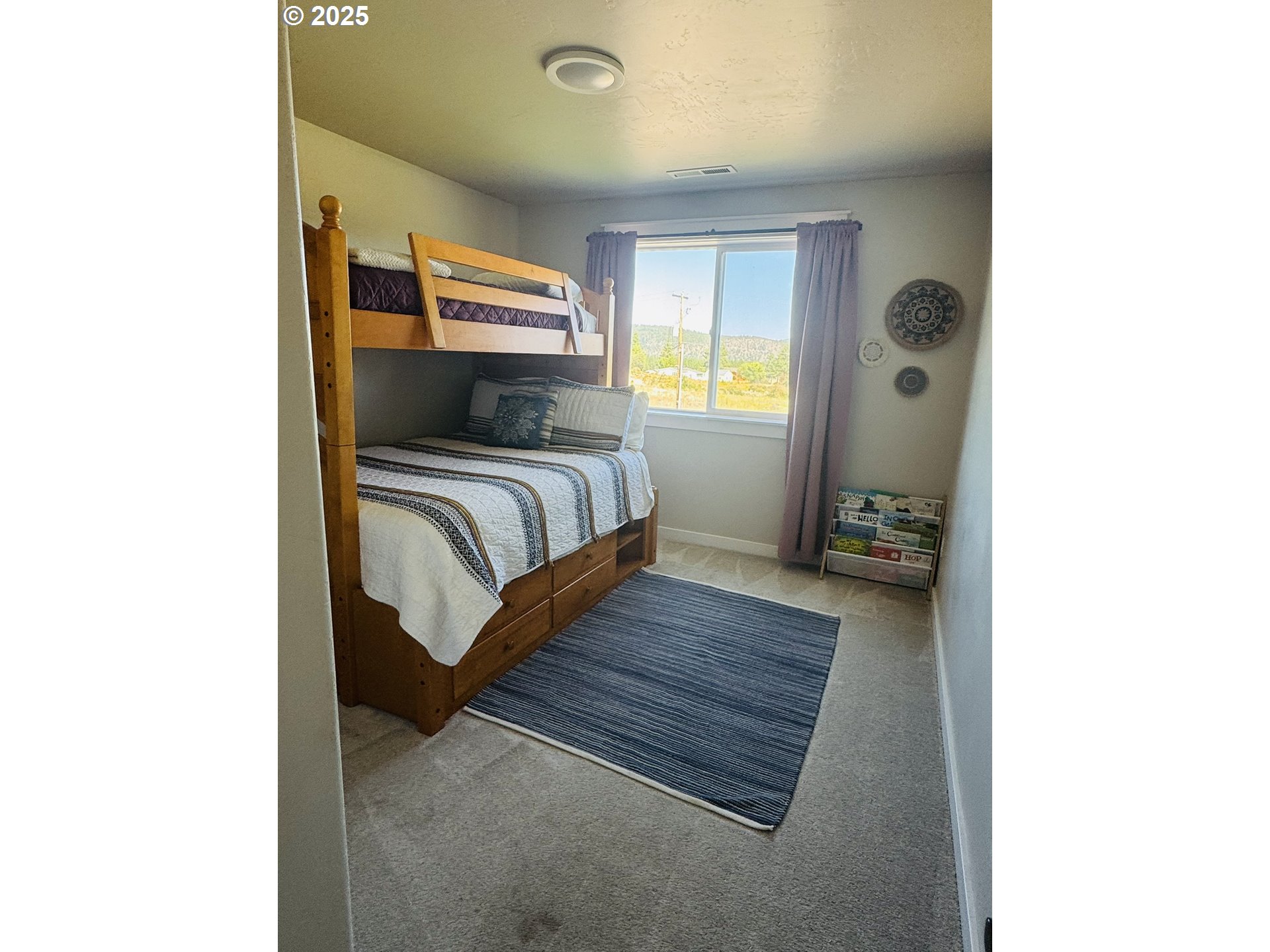 34786 Pleasant View Road Chiloquin, OR 97624 - Photo 29 of 48 a bedroom with a bed and a window