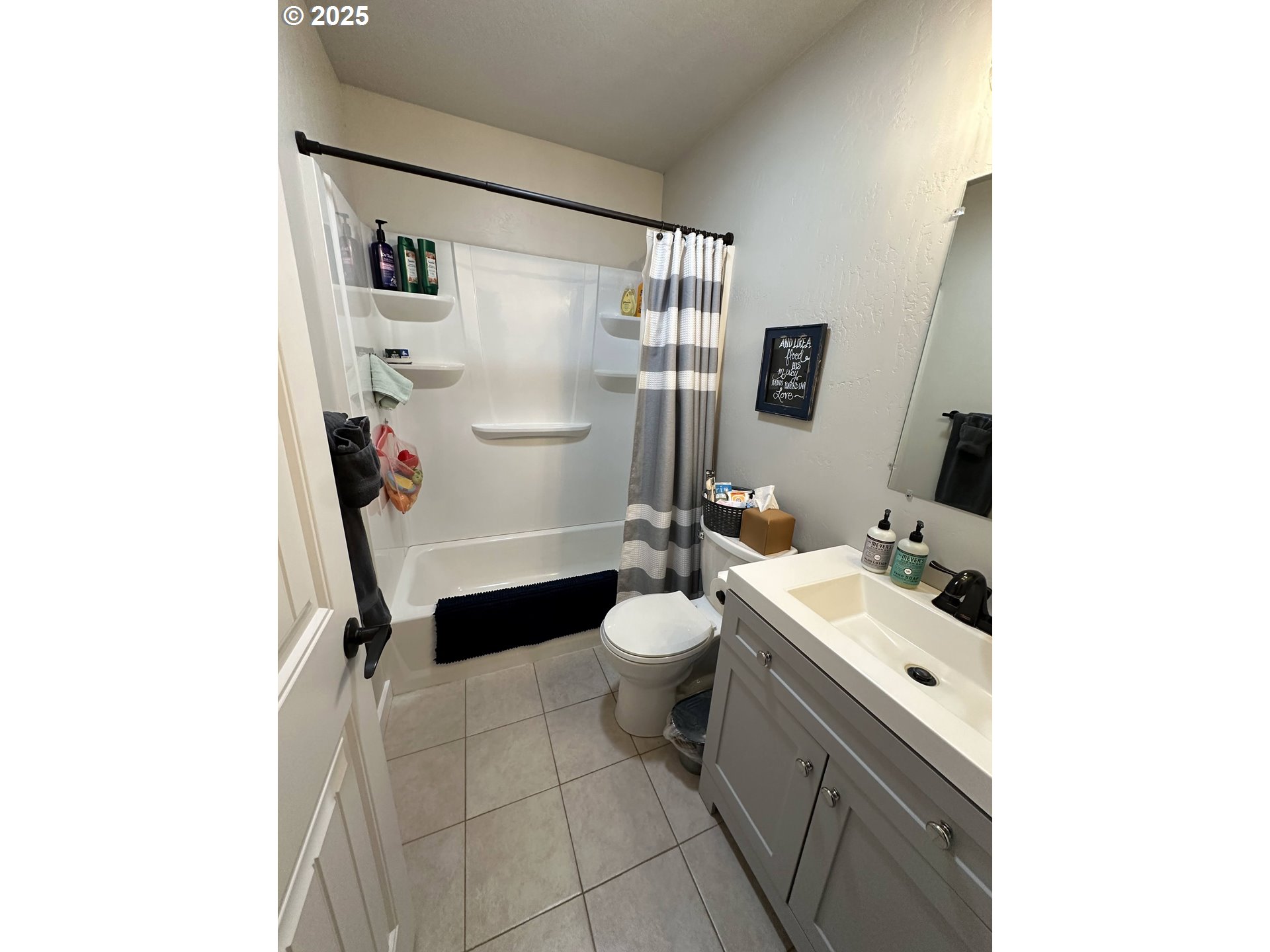 34786 Pleasant View Road Chiloquin, OR 97624 - Photo 31 of 48 a bathroom with a sink a toilet and shower