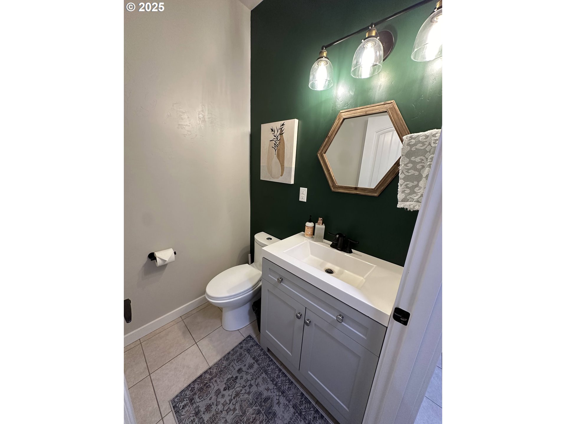 34786 Pleasant View Road Chiloquin, OR 97624 - Photo 36 of 48 a bathroom with a toilet sink vanity and mirror