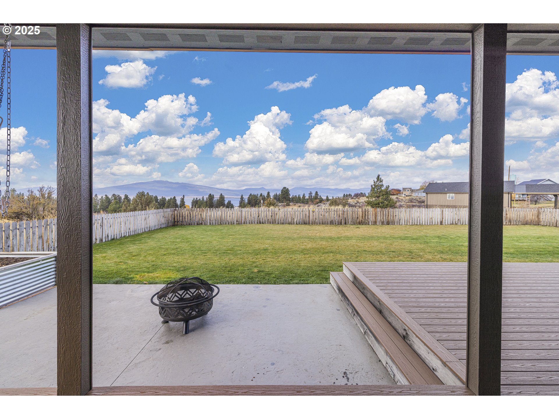 34786 Pleasant View Road Chiloquin, OR 97624 - Photo 43 of 48 a view of a back yard from a room
