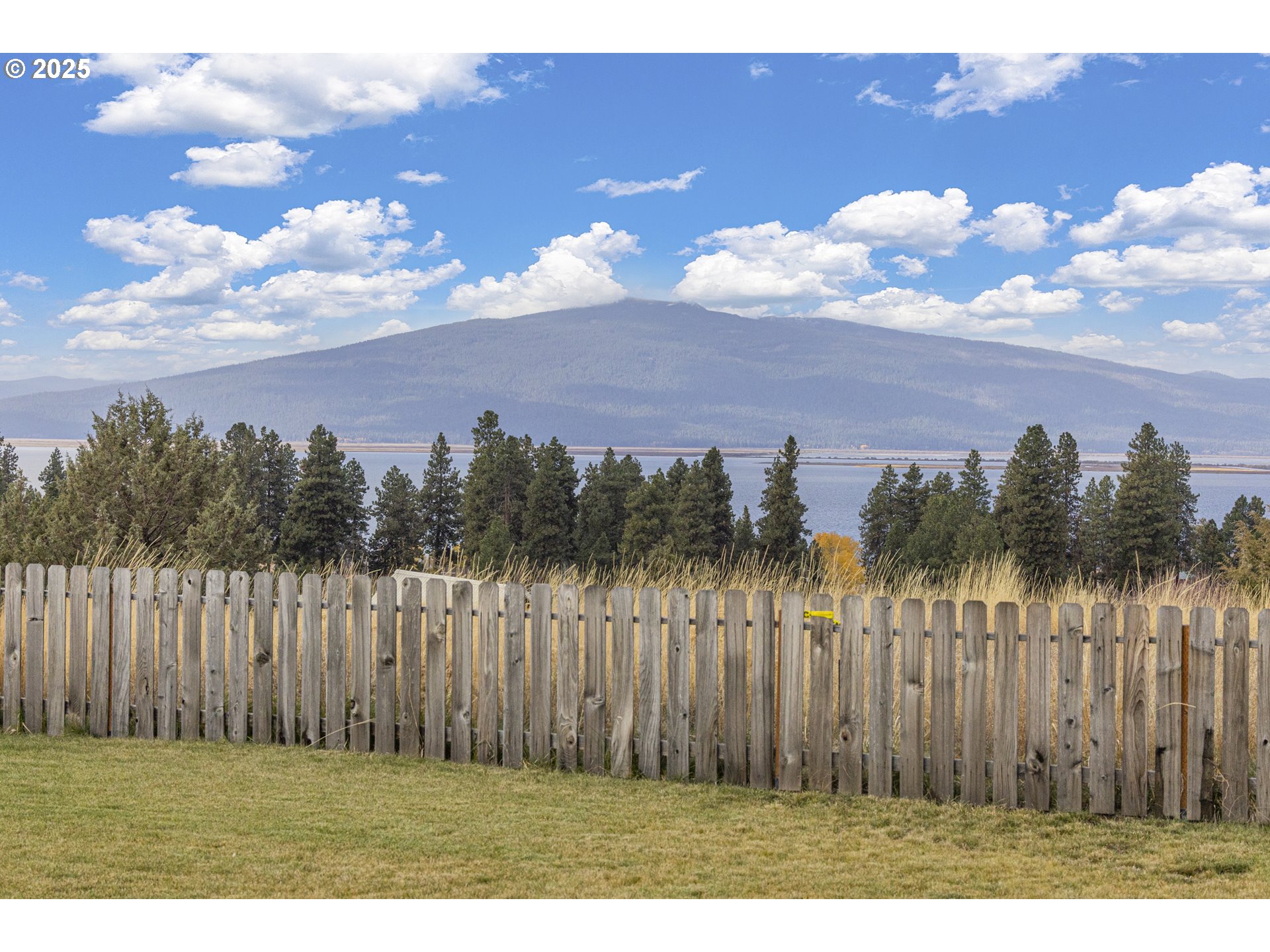 34786 Pleasant View Road Chiloquin, OR 97624 - Photo 45 of 48 a view of a yard with wooden fence