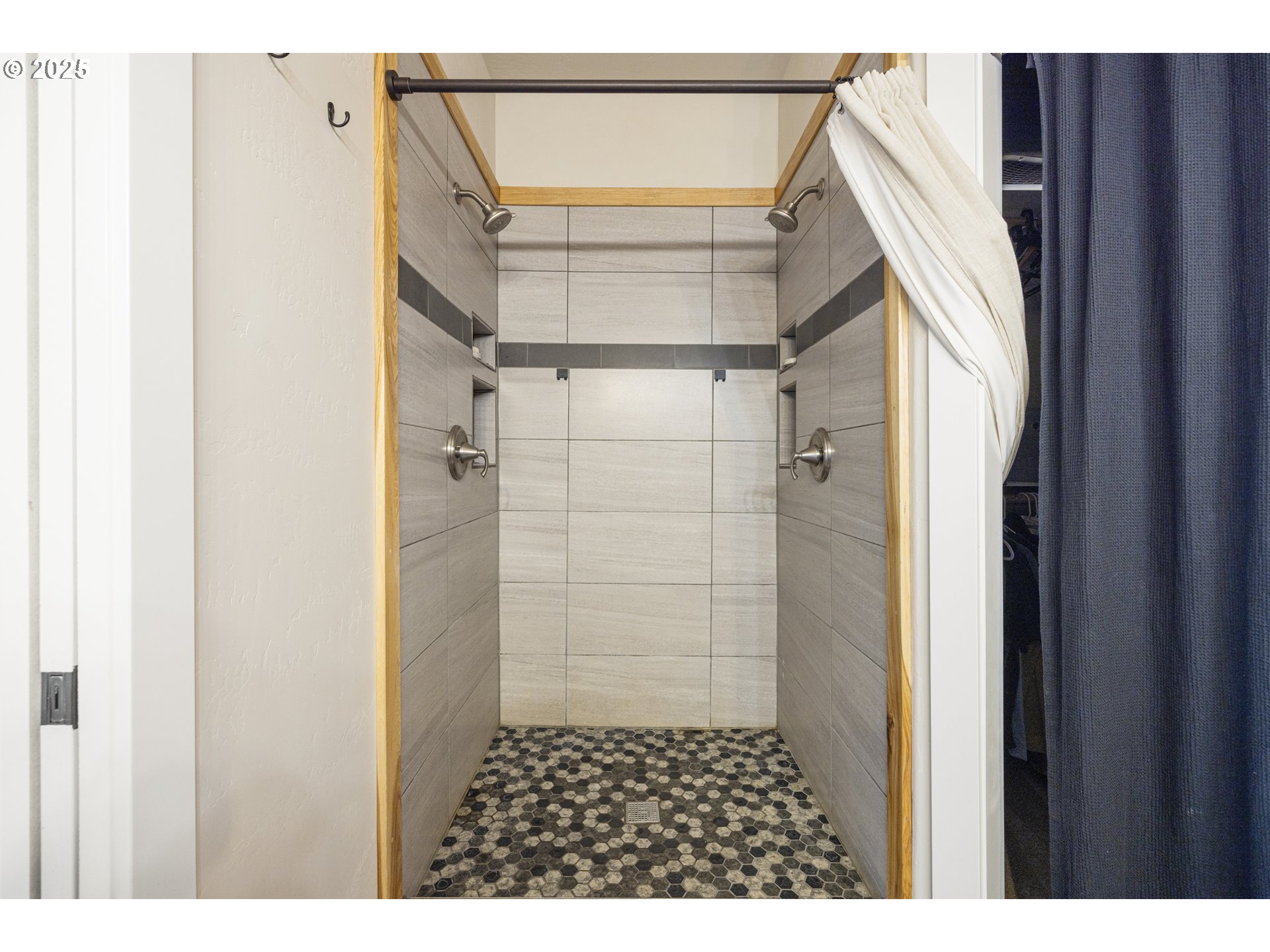 34786 Pleasant View Road Chiloquin, OR 97624 - Photo 48 of 48 a bathroom with a shower and a sink