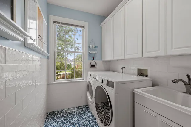 $1,199,000 | 3855 Glendenning Road, Downers Grove, IL 60515