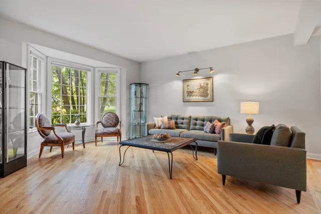 $1,199,000 | 3855 Glendenning Road, Downers Grove, IL 60515