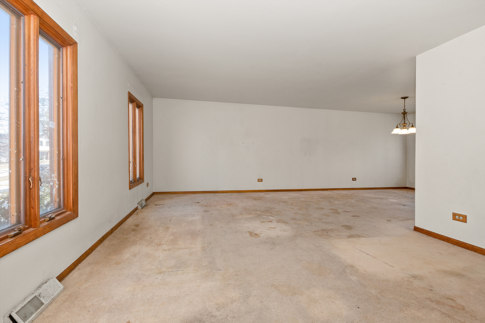 18558 May Street Homewood, IL 60430 - Photo 2 of 23 Gallery Image 2