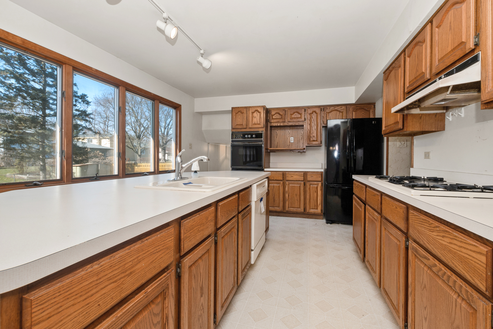 18558 May Street Homewood, IL 60430 - Photo 5 of 23 Gallery Image 5