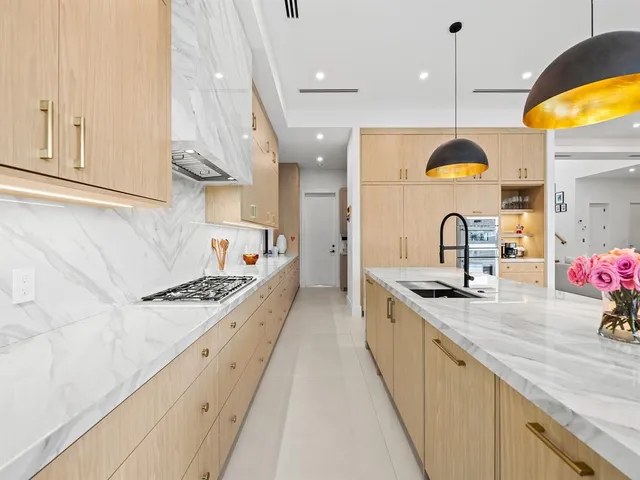 $5,675,000 | 2420 Northeast 48th Street, Lighthouse Point, FL 33064