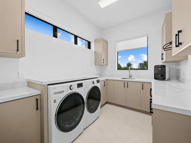 $5,675,000 | 2420 Northeast 48th Street, Lighthouse Point, FL 33064