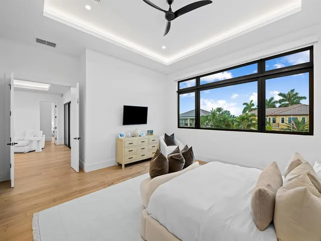 $5,675,000 | 2420 Northeast 48th Street, Lighthouse Point, FL 33064