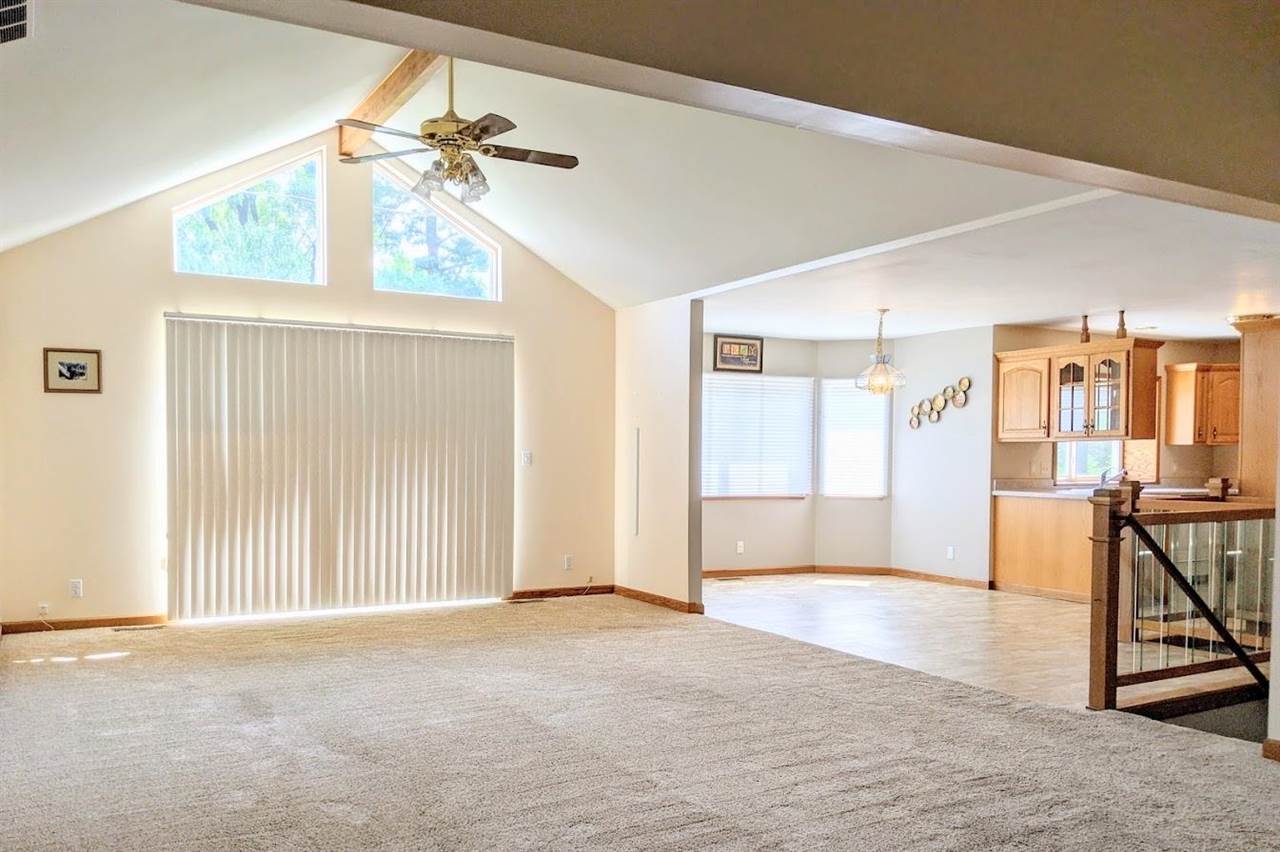 6300 Bennett Lake Road Fenton, MI 48430 - Photo 16 of 44 50050881-15.JPG
