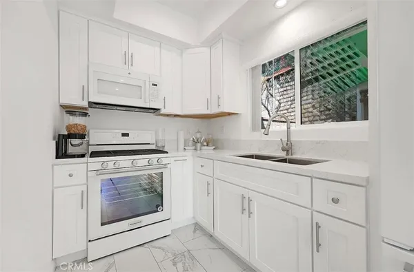 $3,600 | 19539 Tuba Street, Northridge, CA 91324