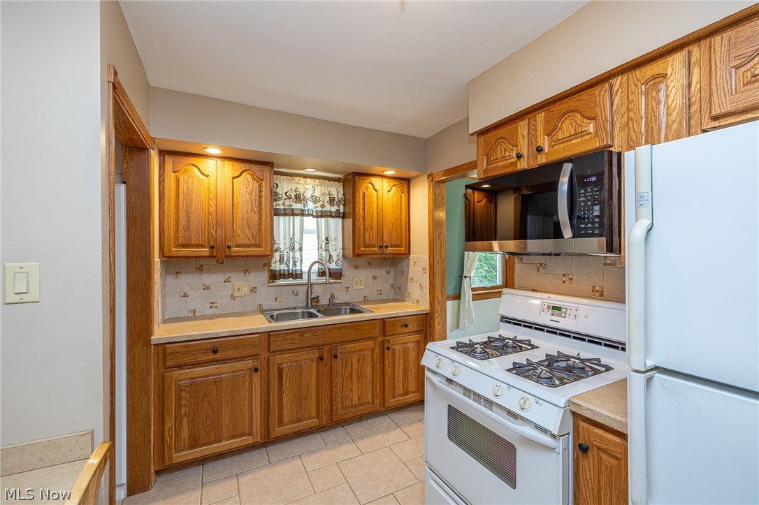 6136 North Canterbury Road Parma, OH 44129 - Photo 8 of 34 Gallery Image 8