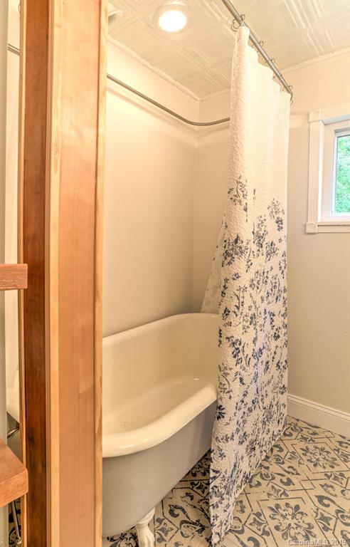 131 Ben Clark Road Marshall, NC 28753 - Photo 11 of 36 Gallery Image 11