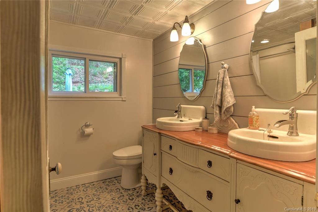 131 Ben Clark Road Marshall, NC 28753 - Photo 12 of 36 Gallery Image 12
