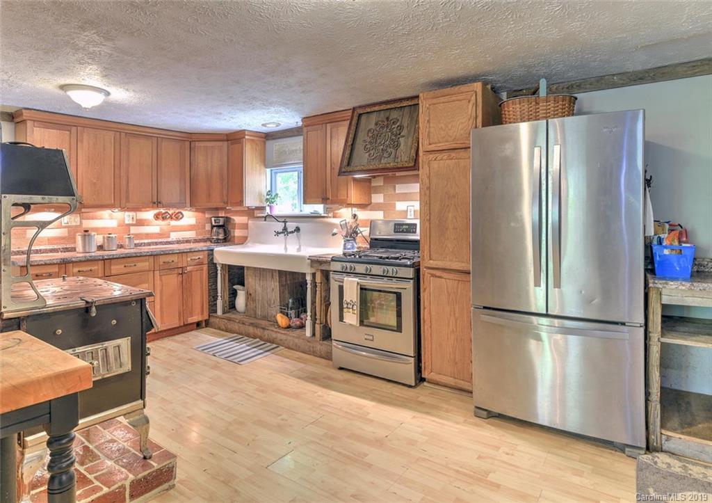 131 Ben Clark Road Marshall, NC 28753 - Photo 14 of 36 Gallery Image 14