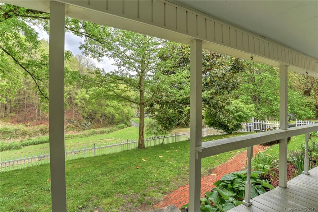 131 Ben Clark Road Marshall, NC 28753 - Photo 5 of 36 Gallery Image 5