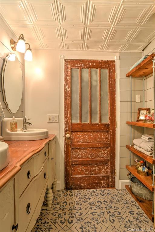 131 Ben Clark Road Marshall, NC 28753 - Photo 10 of 36 Gallery Image 10