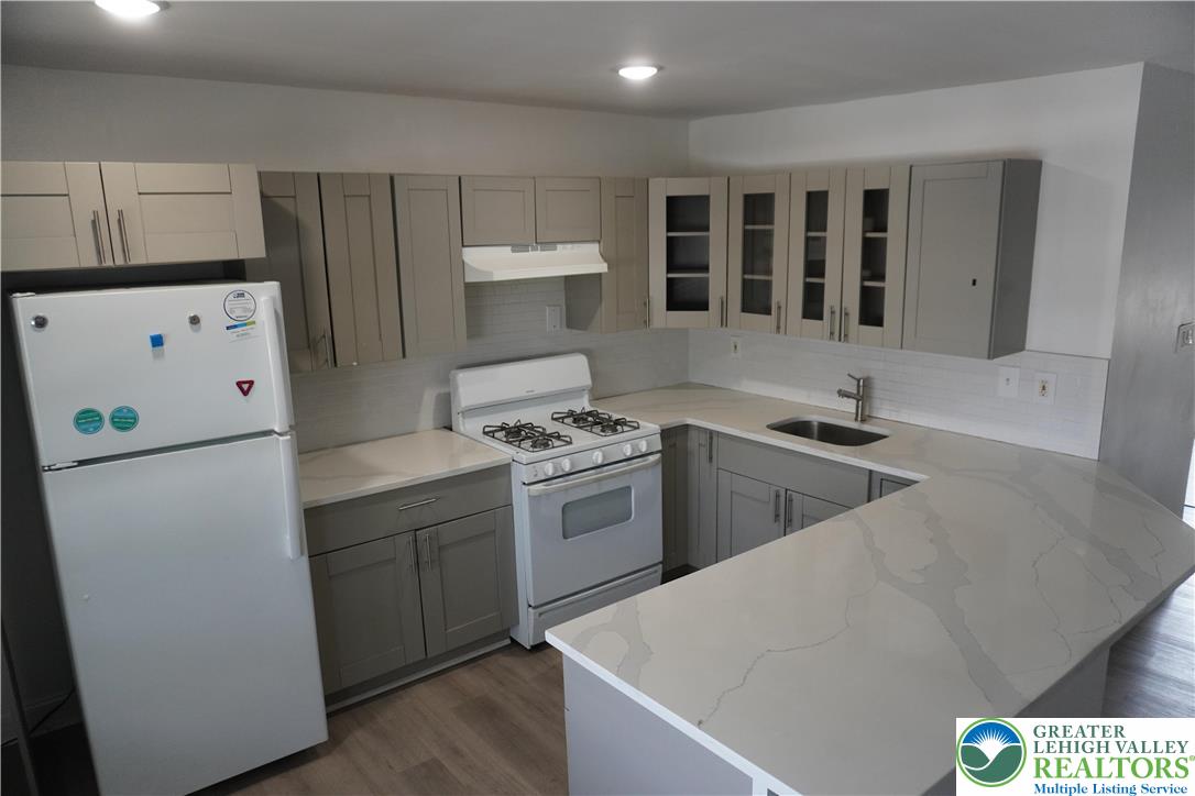 2306 3rd Street Wilson, PA 18042 - Photo 5 of 13 Kitchen with Newly Installed Granite Countertops