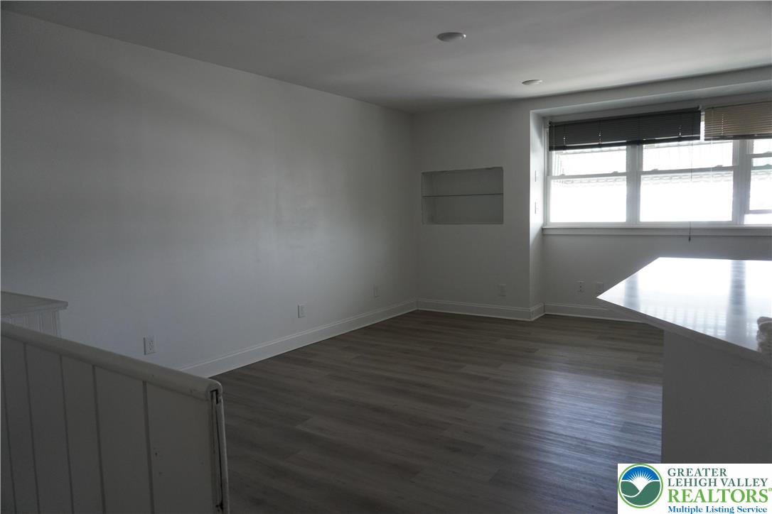 2306 3rd Street Wilson, PA 18042 - Photo 6 of 13 Living room