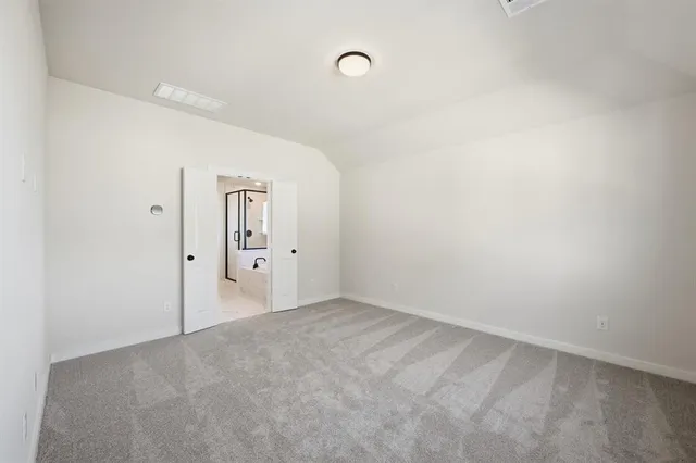 a en suite bathroom with 2 sink flowerpot and mirror