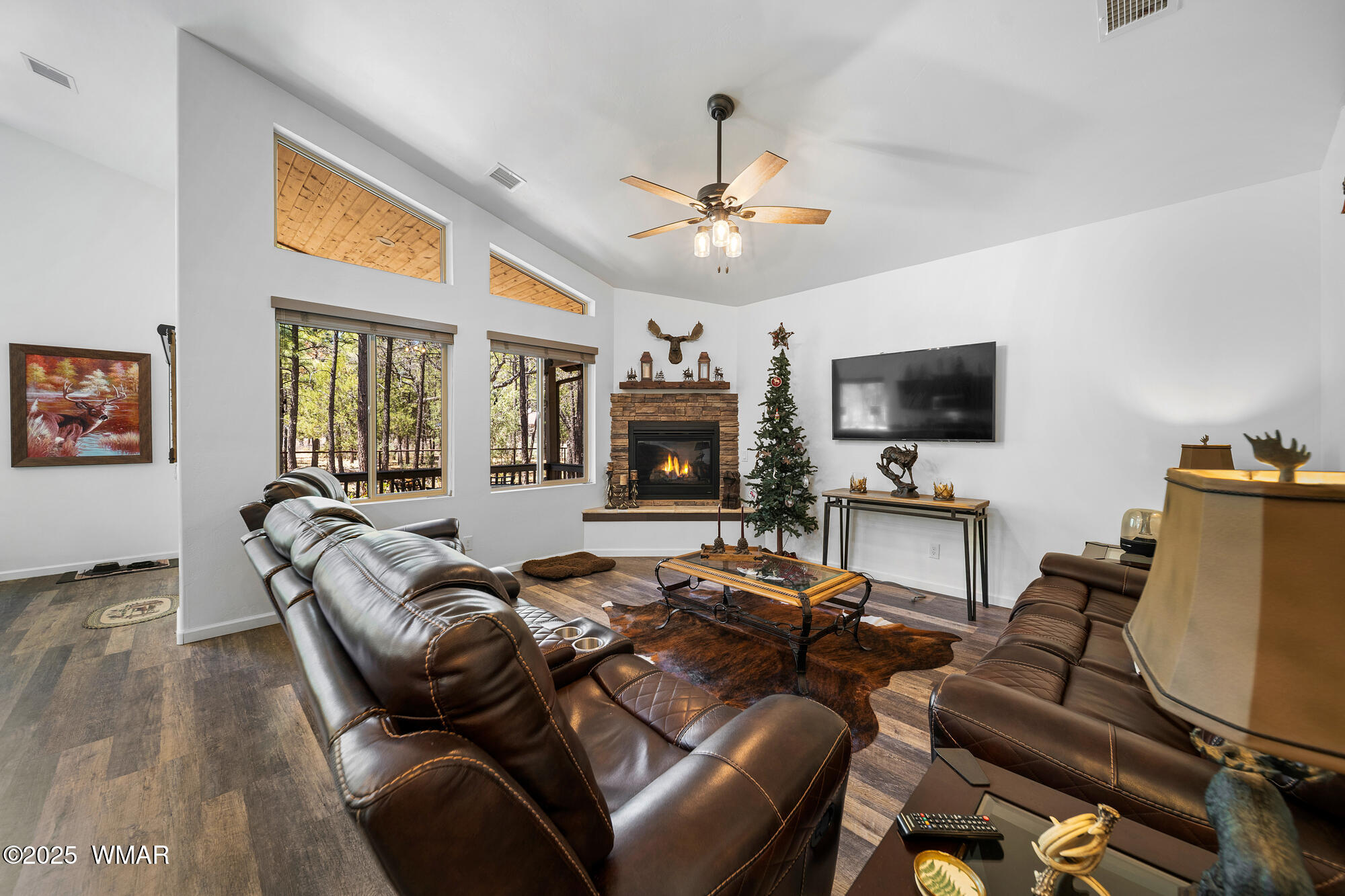 242 Frog Island Road Lakeside, AZ 85929 - Photo 5 of 28 Sprawling windows for natural light