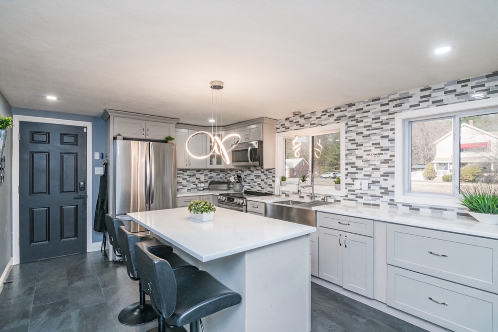 412 Granby Road South Hadley, MA 01075 - Photo 7 of 31