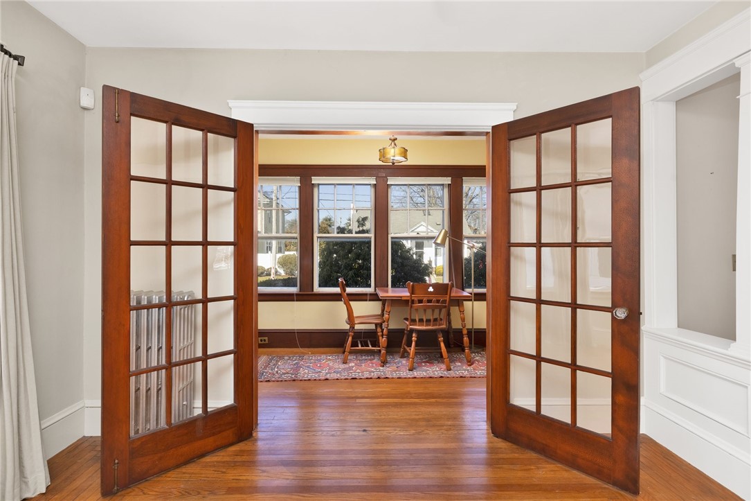 83 Friendly Road Cranston, RI 02910 - Photo 7 of 34