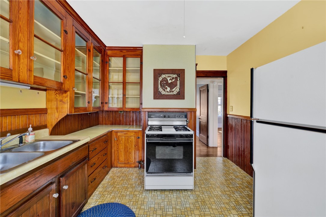 83 Friendly Road Cranston, RI 02910 - Photo 8 of 34