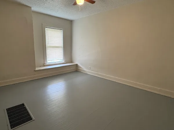 $850 | 1421 Grand Avenue, Unit 1, Davenport, IA 52803