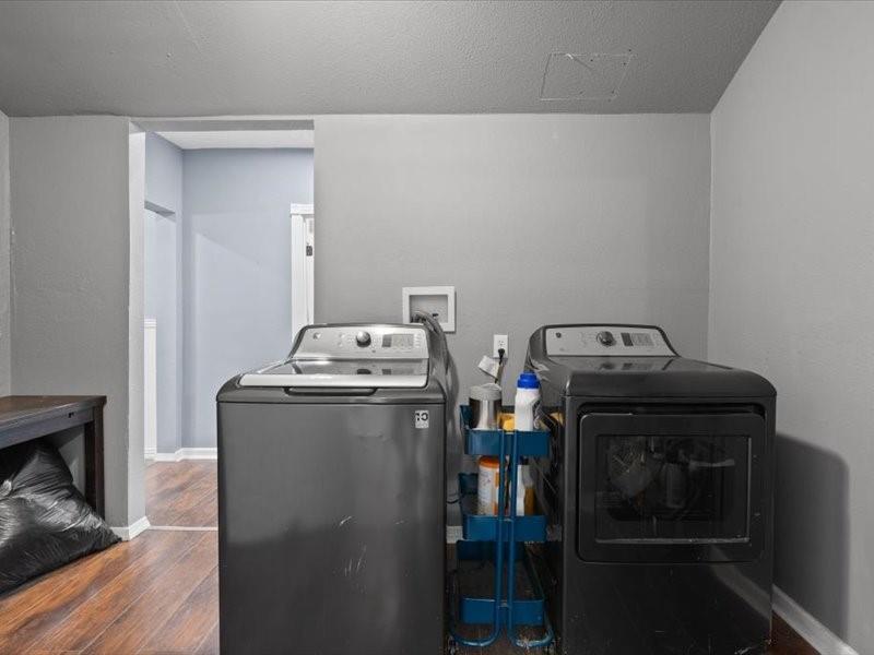 809 East Adams Street Itasca, TX 76055 - Photo 21 of 31 a utility room with dryer and washer