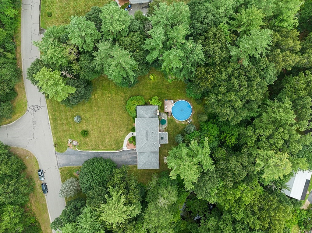 8 Hawthorne Road Londonderry, NH 03053 - Photo 7 of 40