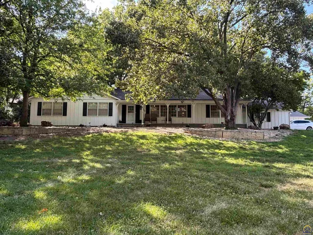 $449,900 | 930 Huntington Road, Emporia, KS 66801